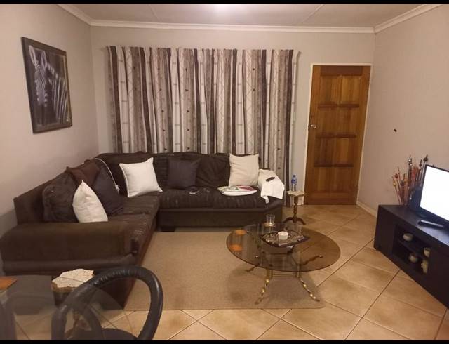 2 BEDROOM TOWNHOUSE FOR SALE IN ROOIHUISKRAAL